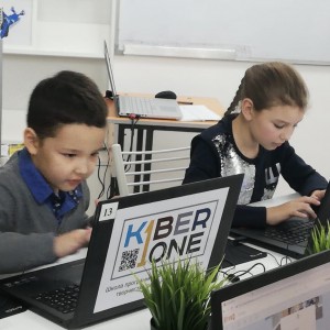 KiberOne объявляет набор юных программистов в Усть-Каменогорске - КИБЕРшкола программирования для детей, компьютерные курсы для школьников, начинающих и подростков - KIBERone г. Зима Южная